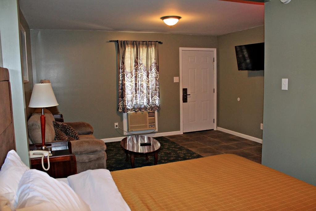 And Suites Motel