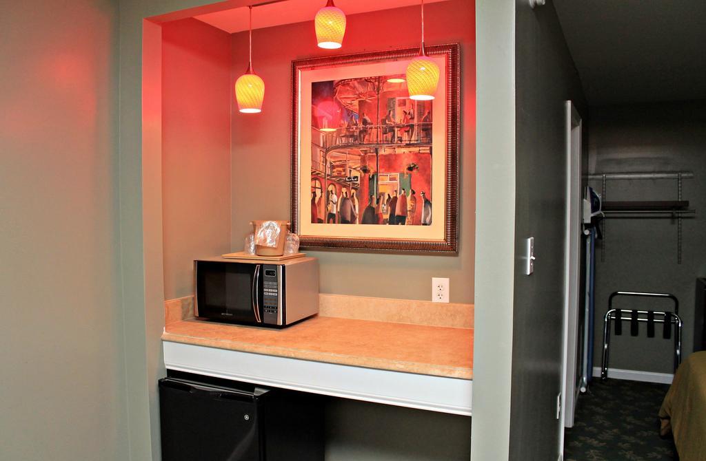 And Suites Motel