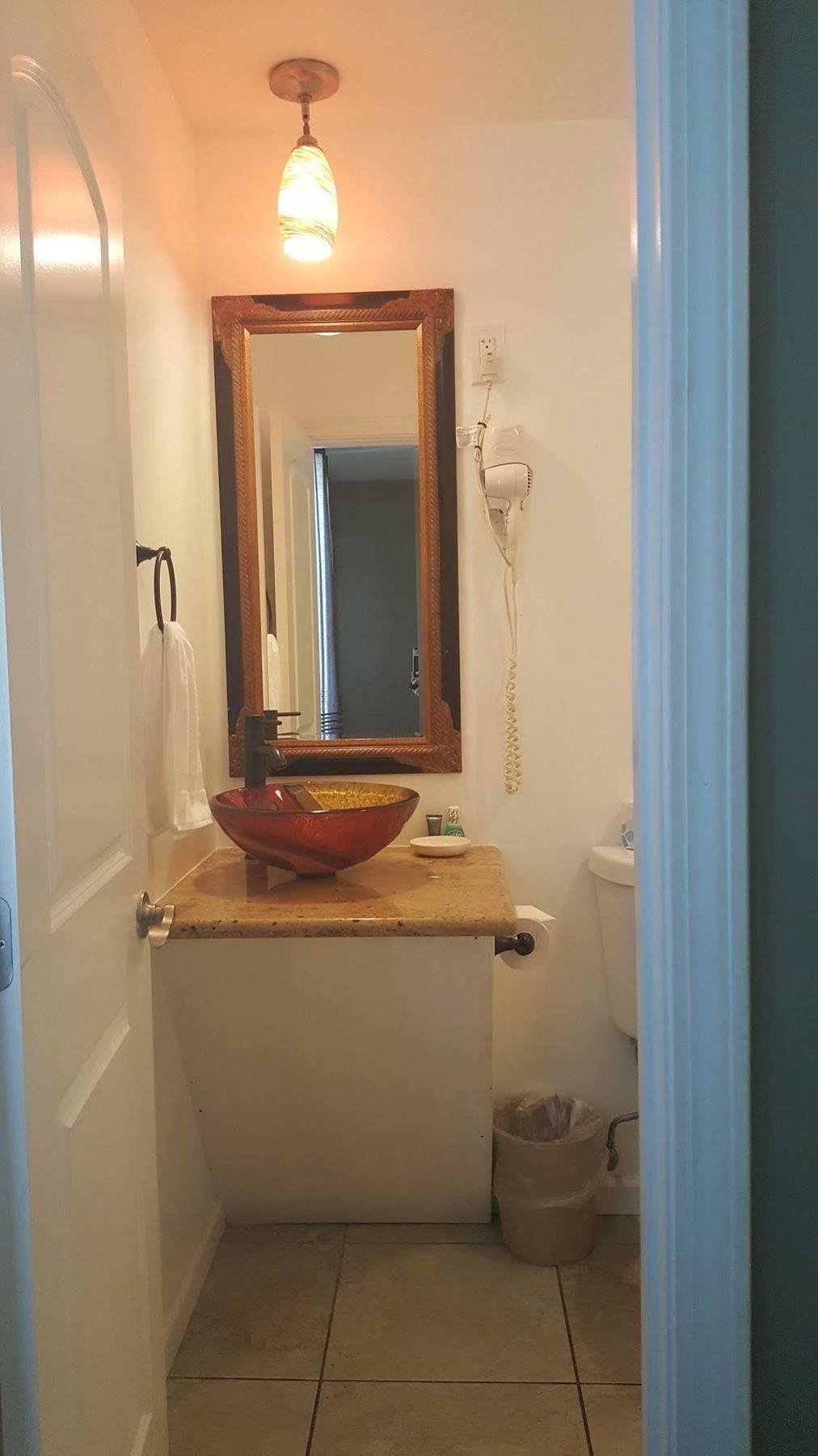 And Suites 2*