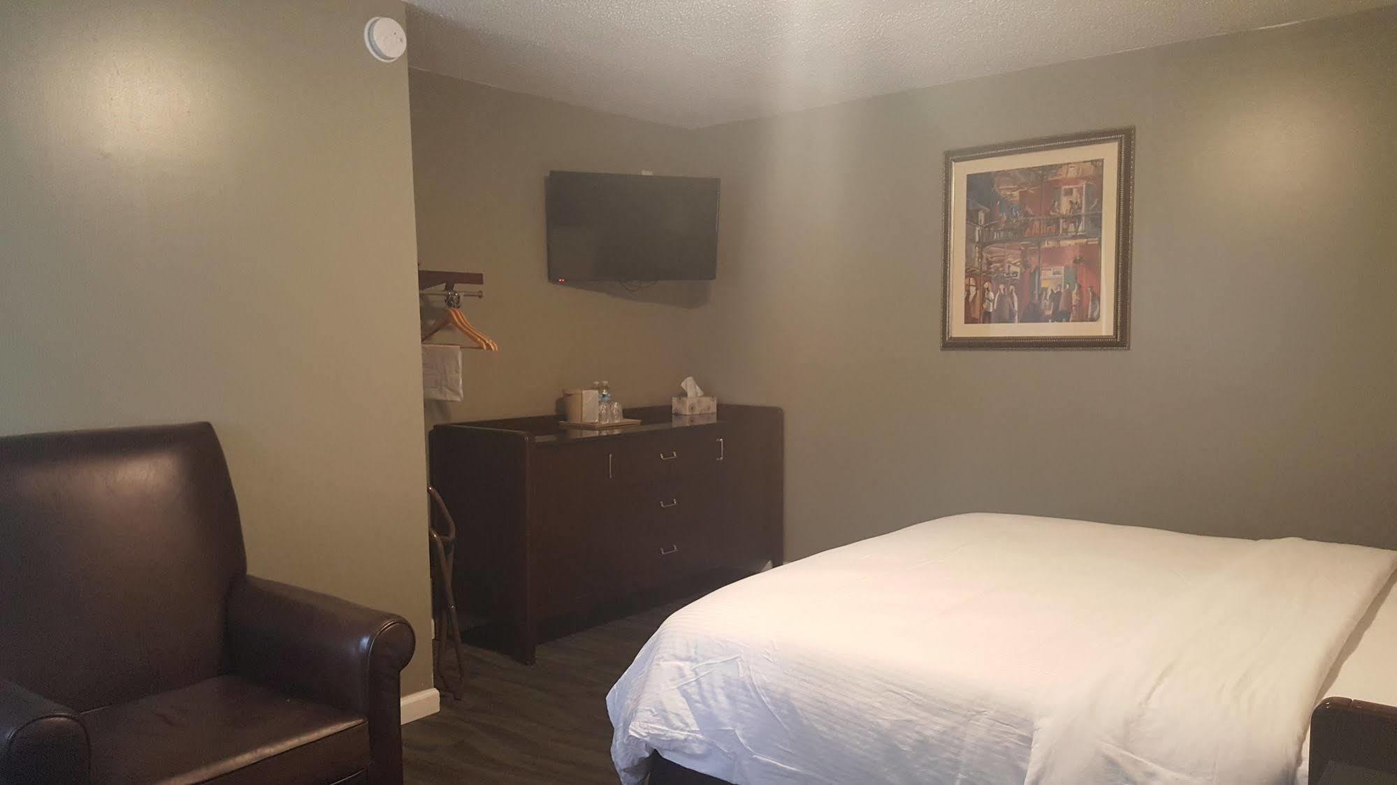 And Suites 2* Jefferson