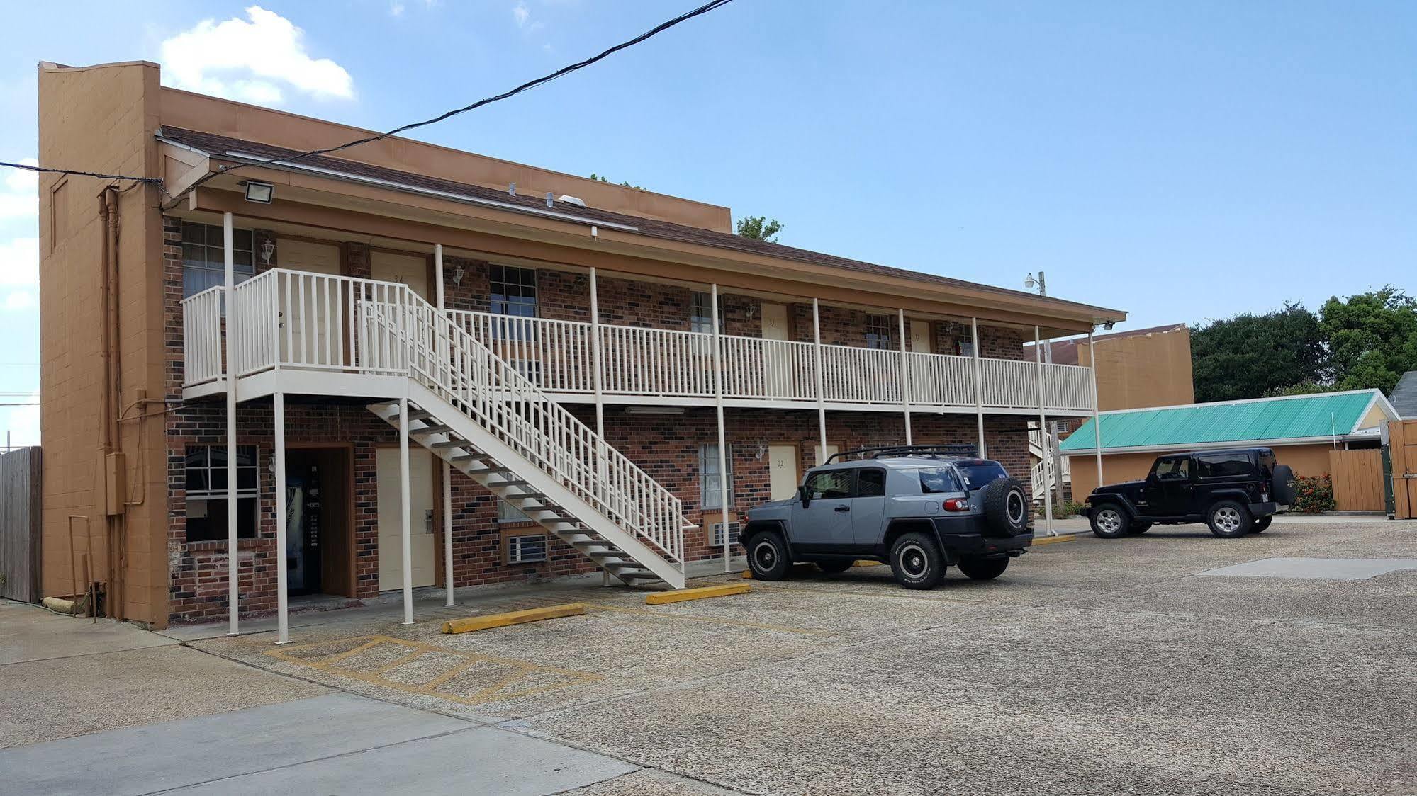 And Suites Motel